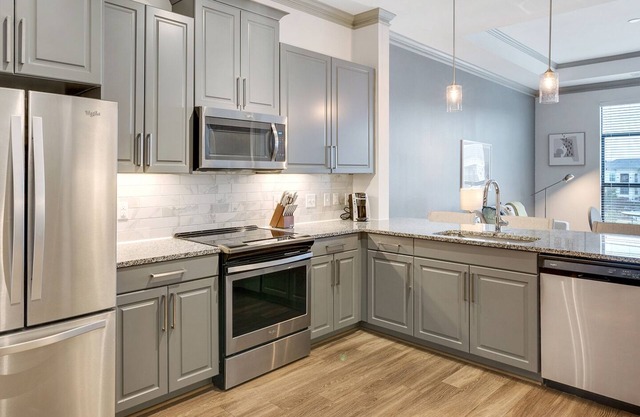 Modern Apartment in Prime Location (ID8403X71)