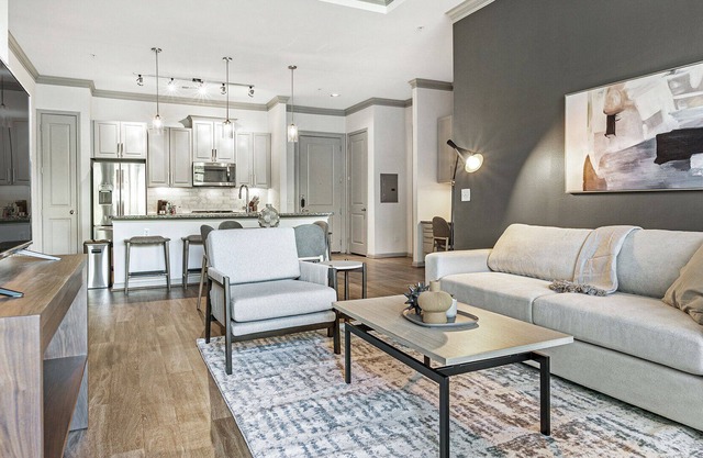 Modern Apartment in Prime Location (ID8307X00)