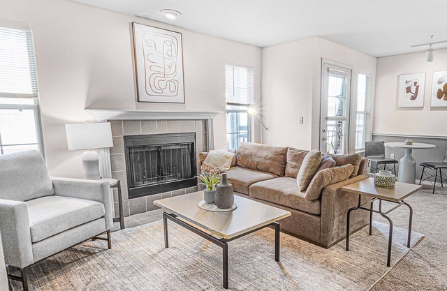 Modern Apartment in Prime Location (ID9304X07)