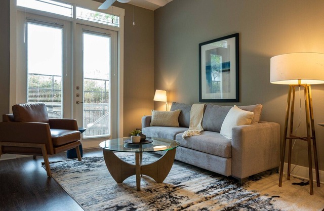 Modern Apartment in Prime Location (ID1813X74)