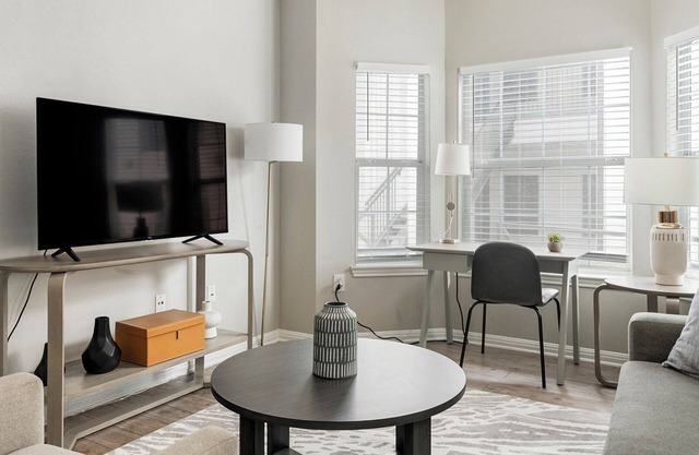 Modern Apartment in Prime Location (ID7911X89)