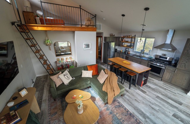 Modern Apartment in Livingston with Bird’s Eye View of 3 Mountain Ranges