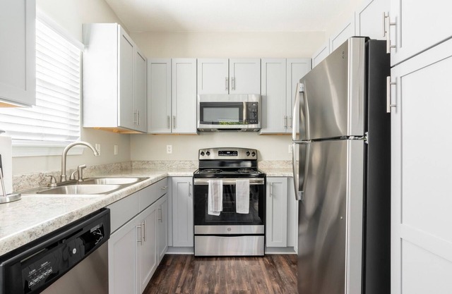 Modern Apartment in Prime Location (ID7365X03)