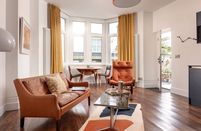 Modern Apartment - Jimi Hendrix
