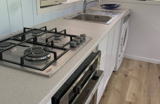 Modern apartment nestled next to native bush close to hospital and town