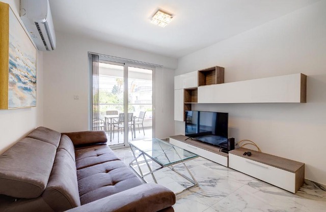 Modern Apartment steps to St George's Bay