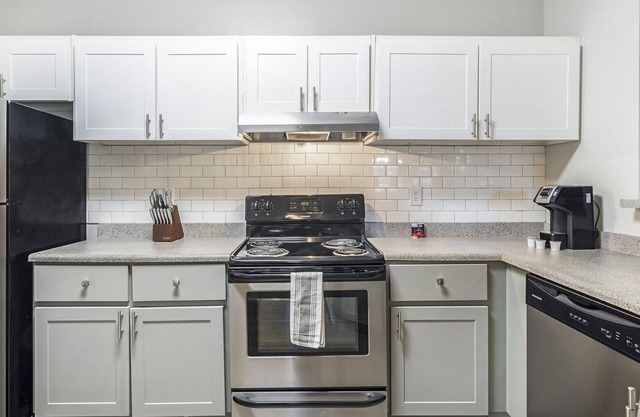 Modern Apartment in Prime Location (ID8512X74)