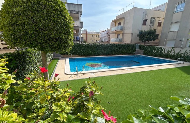 Modern Apartment w/Pool and Parking Hostem