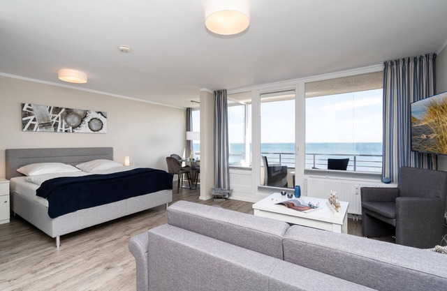 Modern app. with balcony, sea view, parking space, WLAN. Pets allowed.