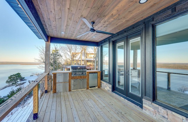 Modern Bluff-Top House w/Greers Ferry Lake Views