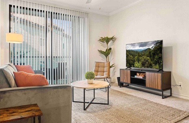Modern Boho WFH Getaway | Gym | FREE Parking