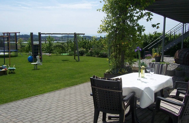 Modern, bright apartment with beautiful terrace not far from Lake Constance