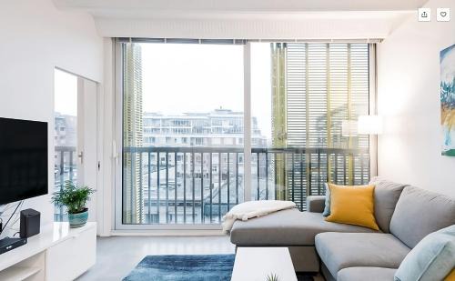 Modern, Bright & Central 1-Bed Downtown Apt close to Rogers Arena