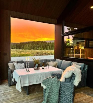 Modern Cabin By The Lake In Kvelia