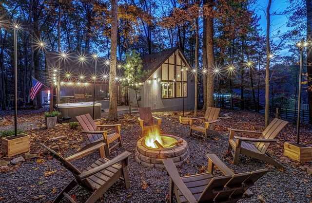 Modern Cabin - w/Hot Tub, Arcade, Fire Pit & Pets + Pool/Pickleball/Gym Access