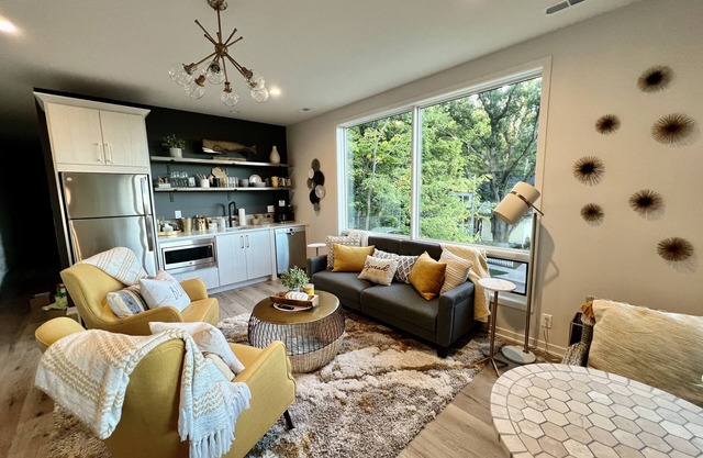 Modern, Chic Adult ONLY Retreat On Hill w/Sunset Views Steps from Downtown