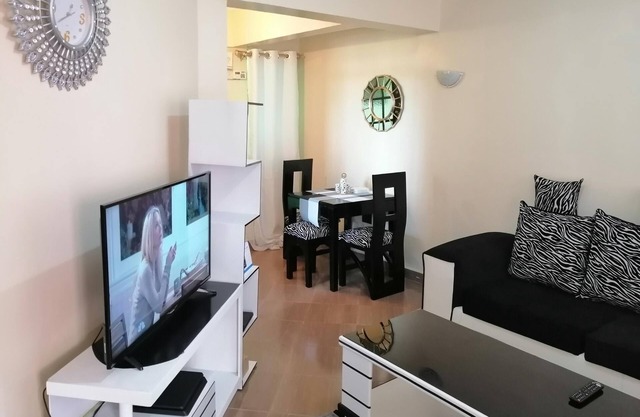 Modern Cosy 1 Bedroom Apartment Near Two rivers Mall And The UN