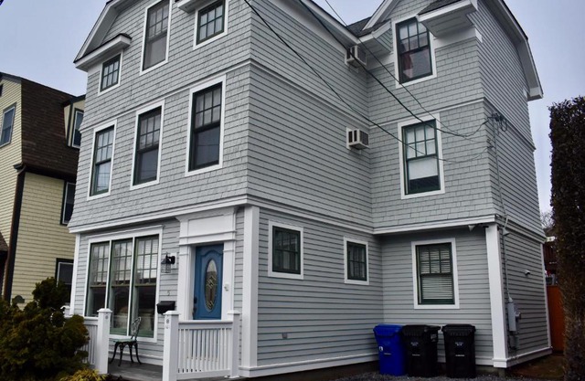 Modern Cottage Downtown NPT-Waites Wharf Cottage RE05618-STR