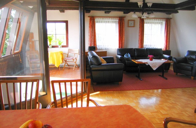 Modern country-style apartment with 100sqm, 3 bedrooms, 300m to Lake Constance