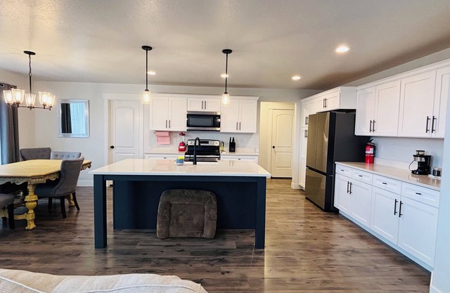 Modern Eagle Mountain house