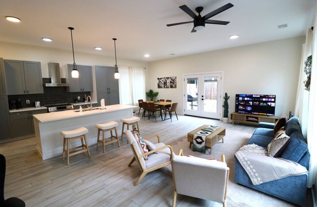 Modern Escape - 3 King Suites
