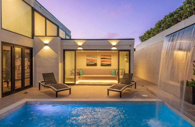 Modern Estate w/Pool, Hot Tub, Sauna, Ocean Views!