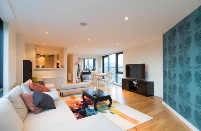 Modern Finneston City View Apartment