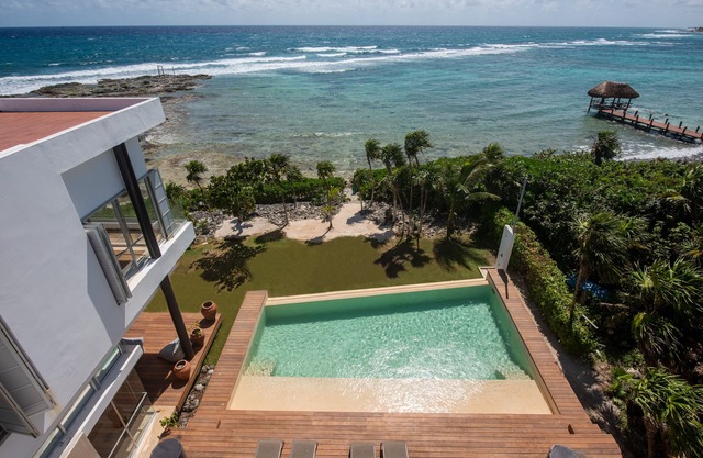 MODERN FRONT BEACH VILLA IN THE CARIBBEAN SEA