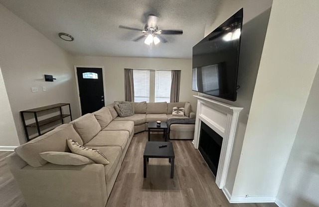 Modern Furnished Apartment in Prime Dallas Location