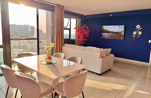 Modern High-Rise Luxury Stay in Downtown San Jose w/AC/Pool/Gym/Free Parking