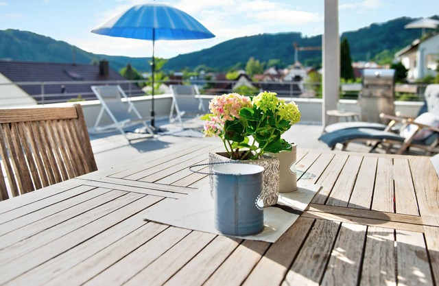Modern Holiday Apartment With Heated Natural Pool, Sauna, Terrace and WiFi; Parking lots available