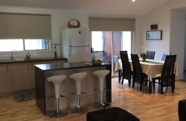 Modern Holiday House- Central location