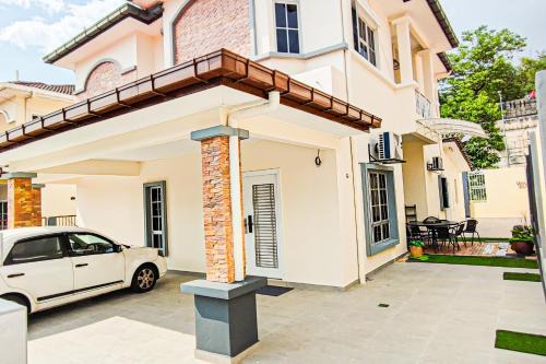 Modern Home at Kajang by HCK