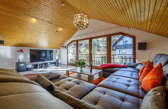 Modern home - BBQ, Sauna, Whirlpool, fireplace, Wifi, BBQ, fenced, playground, ski run