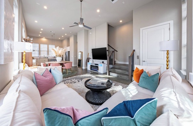 Modern Home, Private Balcony, Near Rainey & Lady Bird Lake | Haus of Z