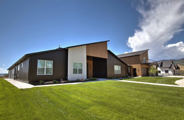 Modern Home w/Indoor Pool/Slide, Indoor Sports Court, 1.5 Acres, Sleeps 40