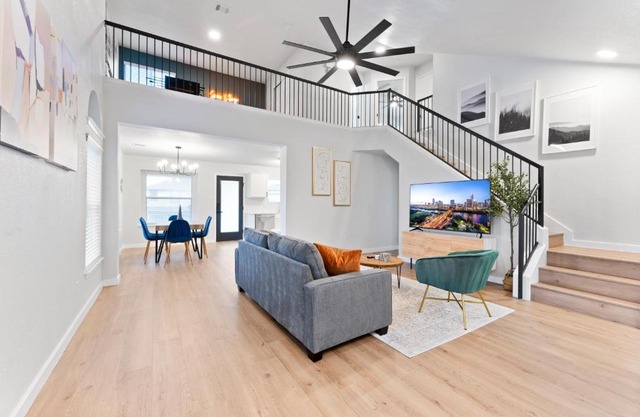 Modern & Homey 3BR Home, Remote Work Friendly, King Beds, Fast WiFi
