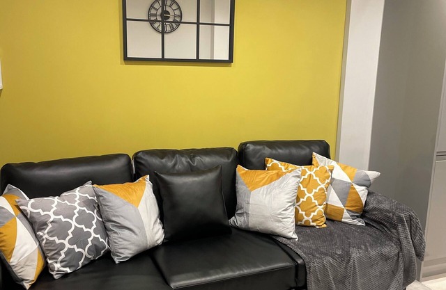 Modern House for 6 Guests with Garden and Free Parking - 5 minutes to Oracle
