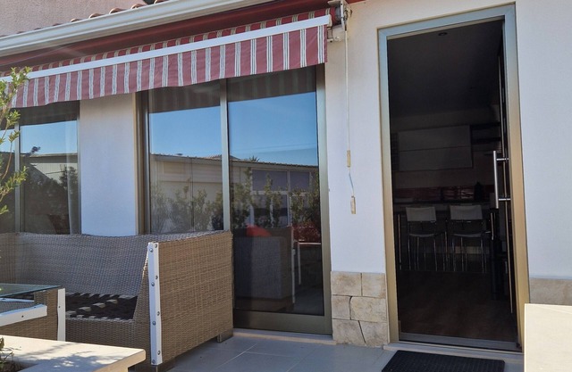 Modern house in Foz fo Arelho less than 5 minute walk to the beach.