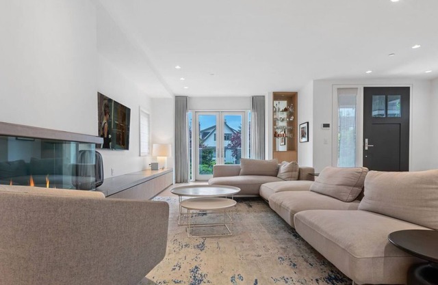 Modern Kits Point Character Home