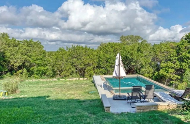 Modern Lake House . Luxurious Pool . Fam & Friends