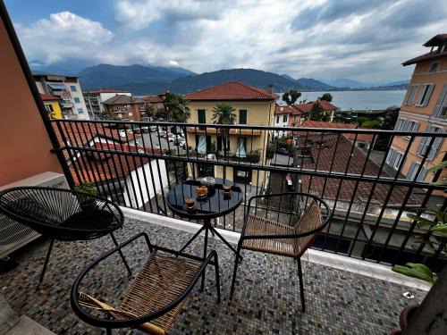 Modern Lakeview Apartment in Central Baveno