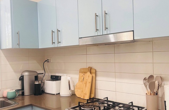 Modern large 3bedroom Family home within 6 minutes to station and local shop
