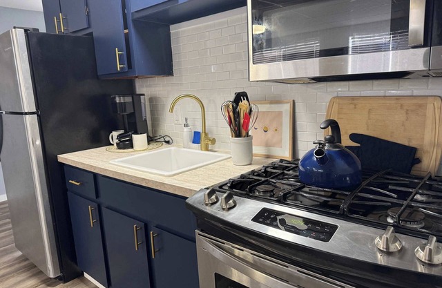 Modern LIVIN-1bd 1ba