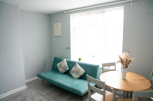 Modern London House With Free Parking & Family Friendly