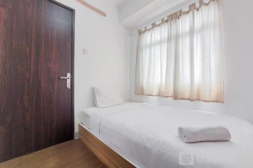 Modern Look and Comfortable 2BR Serpong Greenview Apartment By Travellio