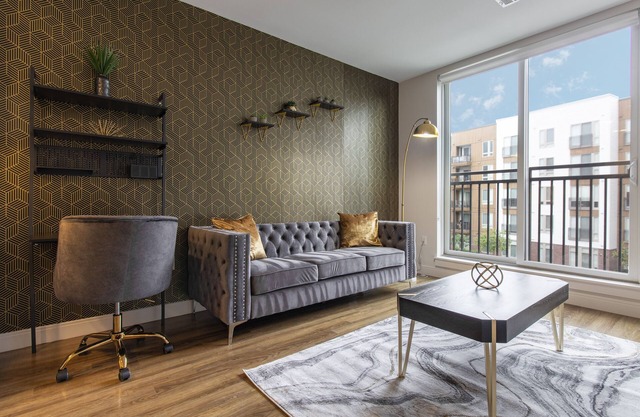 Modern Luxe Loft | Free Parking, Fast Wi-Fi, Gym