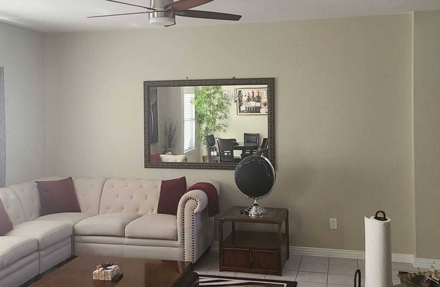 Modern Luxurious Comfortable House 9 mins to Legacy West, and other dine-in area