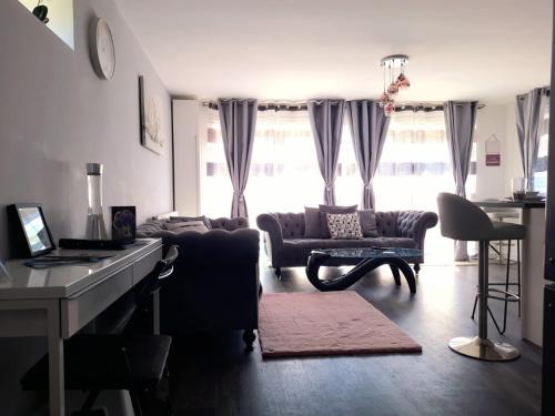 Modern Medway Bungalow - 3BR Garden & Free Parking, Kent