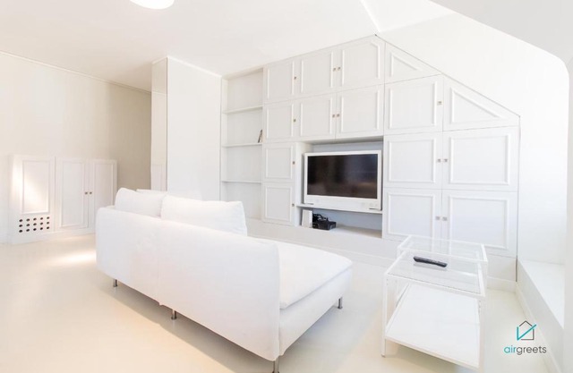 MODERN, MINIMALIST FLAT IN VIENNA
